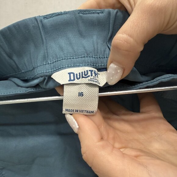 Duluth Trading Co Shorts Womens 16 Blue Cargo 7.5 Inseam Nylon Stretch Hiking - Picture 2 of 10